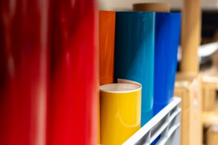 Impression d'adh&eacute;sifs personnalis&eacute;s : techniques et applications pratiques